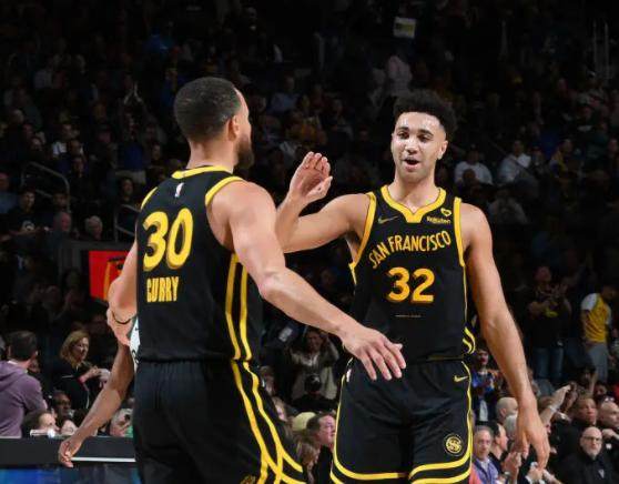 bob半岛体育-勇士冲季后赛迎利好！保罗汤神引领板凳匪帮太凶猛