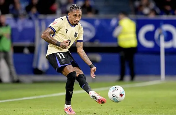 bob半岛体育官方网站-拉菲尼亚本场贡献4次关键传球，3射1正，15次丢失球权