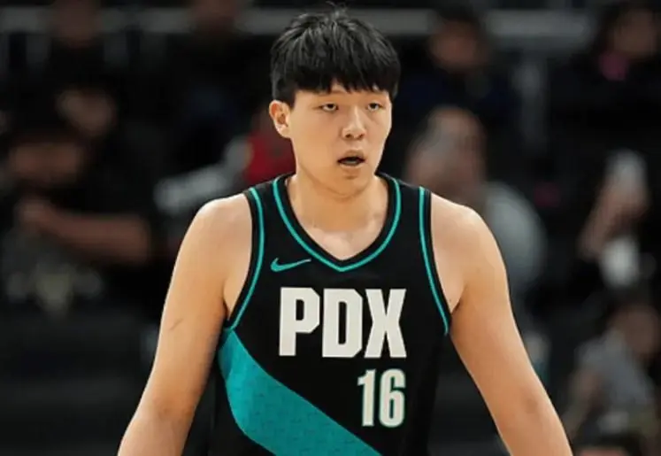 杨瀚森首节出战4分钟，投篮1投0中得到0分1篮板0助攻