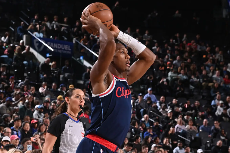 bob半岛体育官方网站-近段时间进攻效率下滑，快船后场大闸这方面的表现有些令人担心？